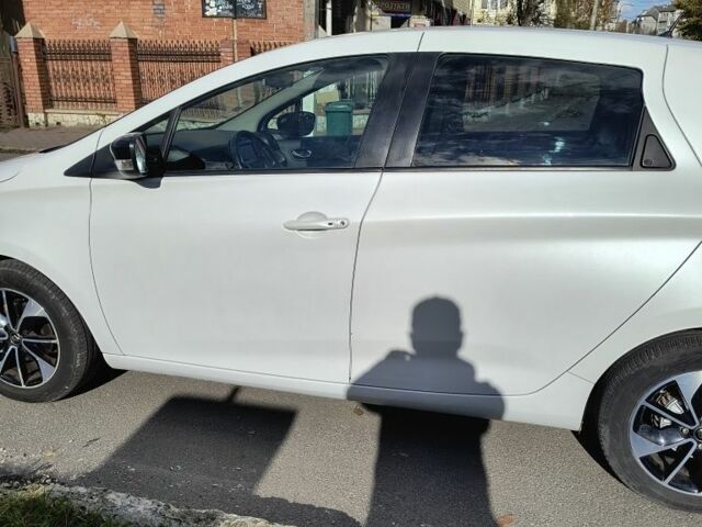 Белый Рено Зое, объемом двигателя 0 л и пробегом 42 тыс. км за 9500 $, фото 2 на Automoto.ua