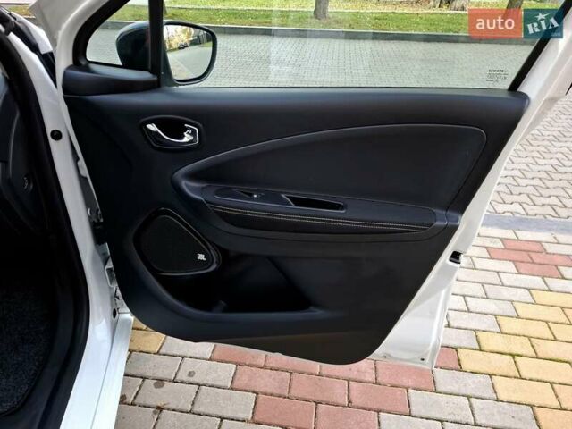 Белый Рено Зое, объемом двигателя 0 л и пробегом 129 тыс. км за 8700 $, фото 24 на Automoto.ua