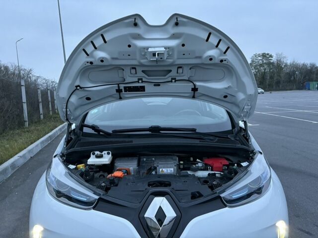 Белый Рено Зое, объемом двигателя 0 л и пробегом 37 тыс. км за 9600 $, фото 13 на Automoto.ua