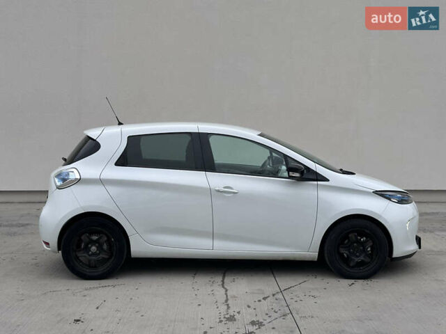 Белый Рено Зое, объемом двигателя 0 л и пробегом 96 тыс. км за 9800 $, фото 5 на Automoto.ua
