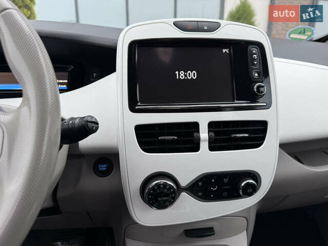 Белый Рено Зое, объемом двигателя 0 л и пробегом 127 тыс. км за 9200 $, фото 38 на Automoto.ua