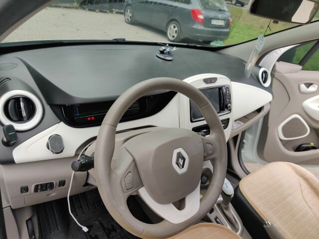 Білий Рено Зое, об'ємом двигуна 0 л та пробігом 190 тис. км за 8500 $, фото 2 на Automoto.ua