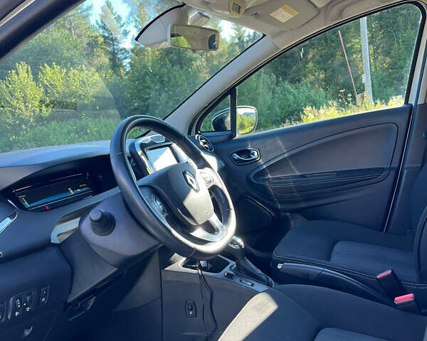 Білий Рено Зое, об'ємом двигуна 0 л та пробігом 73 тис. км за 6200 $, фото 17 на Automoto.ua
