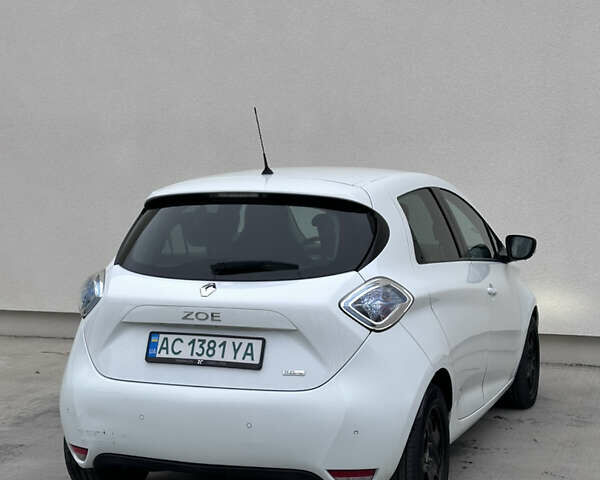 Белый Рено Зое, объемом двигателя 0 л и пробегом 96 тыс. км за 9800 $, фото 8 на Automoto.ua