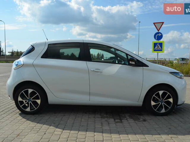 Белый Рено Зое, объемом двигателя 0 л и пробегом 120 тыс. км за 9700 $, фото 2 на Automoto.ua