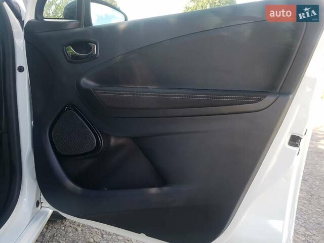 Белый Рено Зое, объемом двигателя 0 л и пробегом 95 тыс. км за 11000 $, фото 22 на Automoto.ua