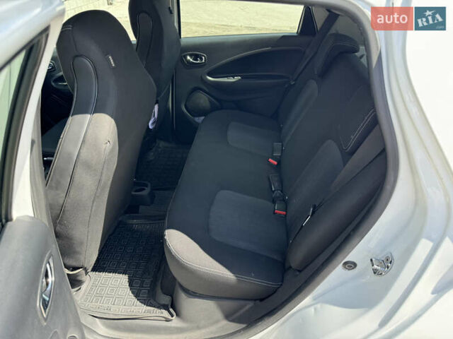 Белый Рено Зое, объемом двигателя 0 л и пробегом 114 тыс. км за 9500 $, фото 8 на Automoto.ua