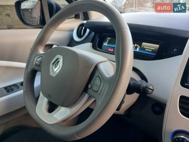 Белый Рено Зое, объемом двигателя 0 л и пробегом 64 тыс. км за 9200 $, фото 33 на Automoto.ua