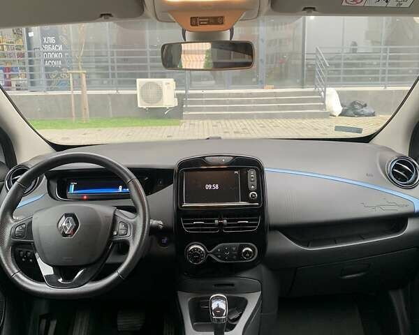 Белый Рено Зое, объемом двигателя 0 л и пробегом 32 тыс. км за 11500 $, фото 15 на Automoto.ua
