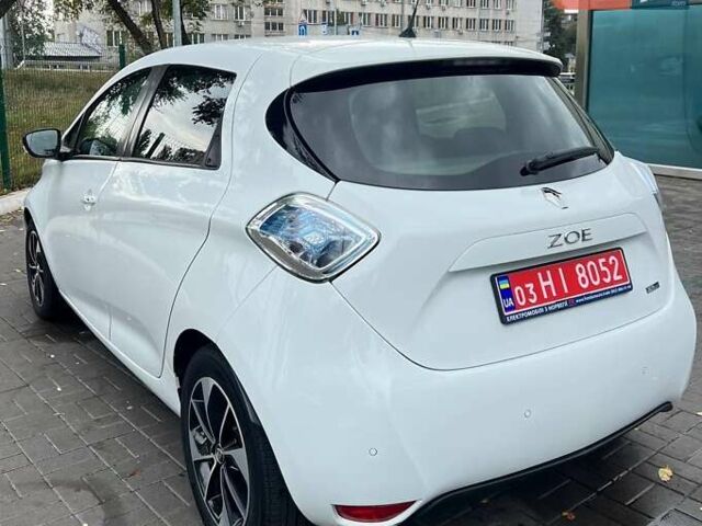 Белый Рено Зое, объемом двигателя 0 л и пробегом 109 тыс. км за 9499 $, фото 4 на Automoto.ua