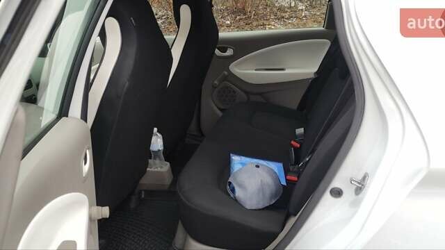 Білий Рено Зое, об'ємом двигуна 0 л та пробігом 78 тис. км за 9500 $, фото 15 на Automoto.ua