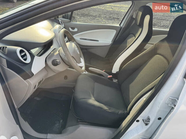 Білий Рено Зое, об'ємом двигуна 0 л та пробігом 47 тис. км за 8700 $, фото 10 на Automoto.ua