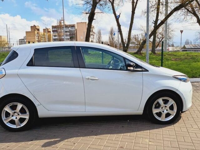 Білий Рено Зое, об'ємом двигуна 0 л та пробігом 36 тис. км за 9499 $, фото 3 на Automoto.ua