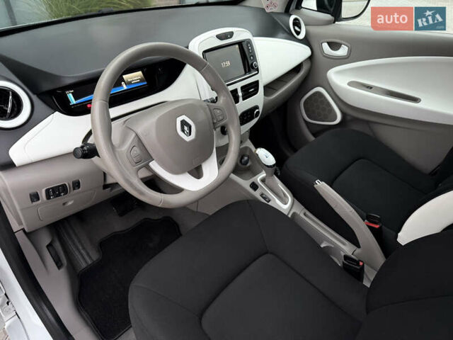 Белый Рено Зое, объемом двигателя 0 л и пробегом 127 тыс. км за 9200 $, фото 33 на Automoto.ua