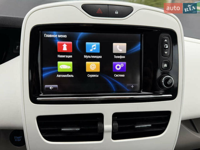 Белый Рено Зое, объемом двигателя 0 л и пробегом 127 тыс. км за 9200 $, фото 56 на Automoto.ua