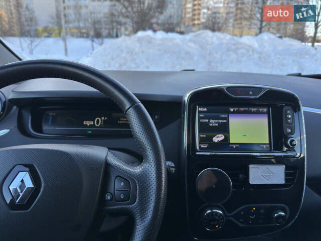 Білий Рено Зое, об'ємом двигуна 0 л та пробігом 88 тис. км за 8700 $, фото 23 на Automoto.ua