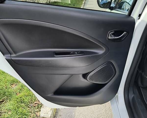 Білий Рено Зое, об'ємом двигуна 0 л та пробігом 42 тис. км за 9500 $, фото 11 на Automoto.ua