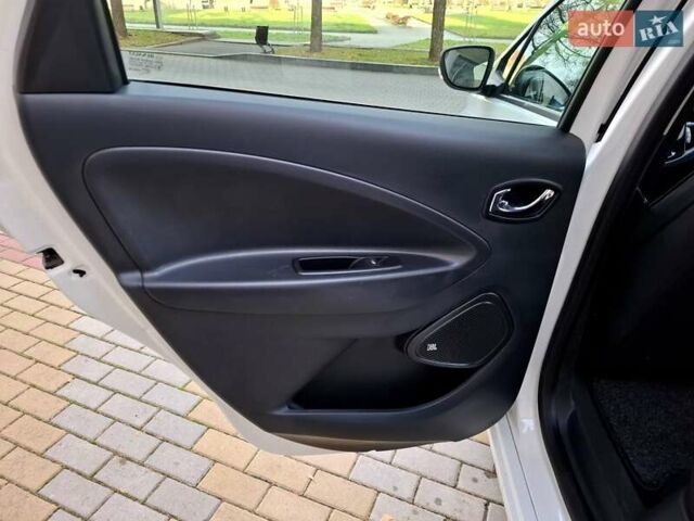 Белый Рено Зое, объемом двигателя 0 л и пробегом 129 тыс. км за 8700 $, фото 32 на Automoto.ua