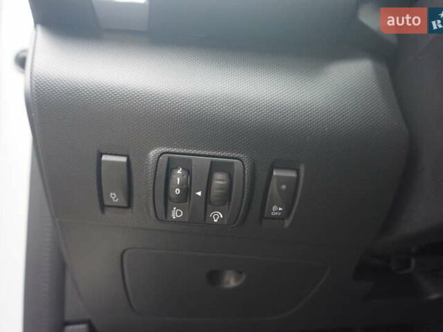 Білий Рено Зое, об'ємом двигуна 0 л та пробігом 37 тис. км за 10777 $, фото 30 на Automoto.ua