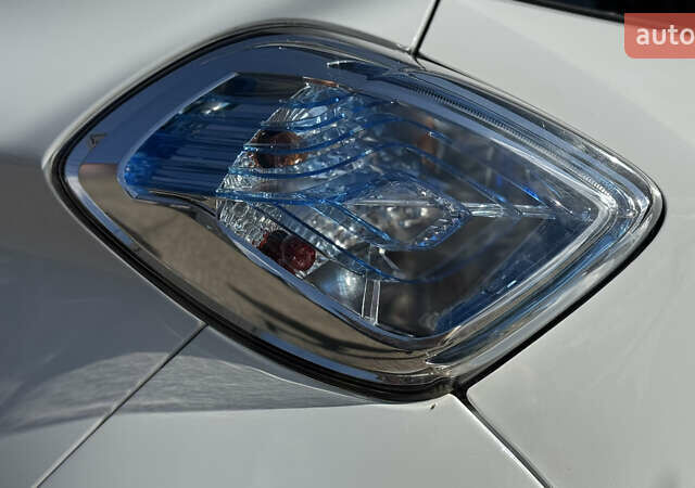 Белый Рено Зое, объемом двигателя 0 л и пробегом 125 тыс. км за 9900 $, фото 18 на Automoto.ua