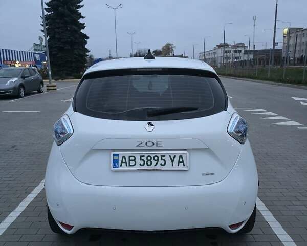 Белый Рено Зое, объемом двигателя 0 л и пробегом 122 тыс. км за 9000 $, фото 10 на Automoto.ua