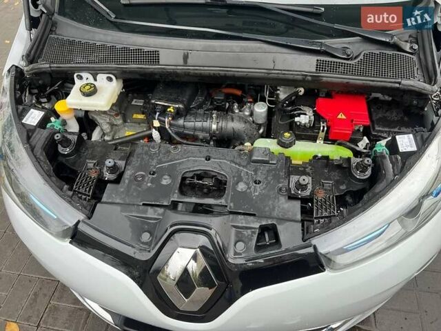 Белый Рено Зое, объемом двигателя 0 л и пробегом 109 тыс. км за 9499 $, фото 22 на Automoto.ua
