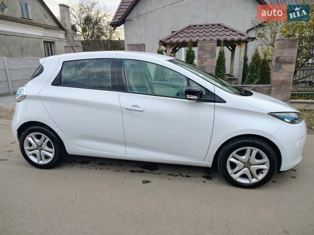 Белый Рено Зое, объемом двигателя 0 л и пробегом 90 тыс. км за 8900 $, фото 3 на Automoto.ua