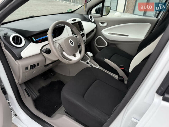Белый Рено Зое, объемом двигателя 0 л и пробегом 127 тыс. км за 9200 $, фото 31 на Automoto.ua