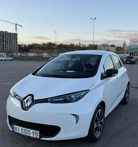 Белый Рено Зое, объемом двигателя 0 л и пробегом 117 тыс. км за 9800 $, фото 2 на Automoto.ua