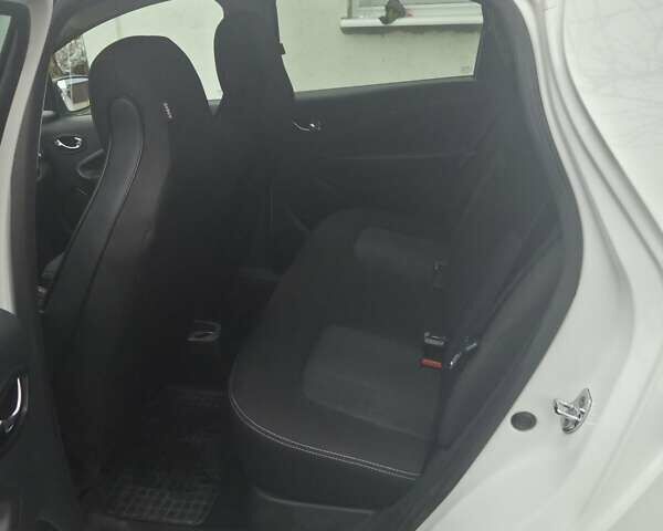 Белый Рено Зое, объемом двигателя 0 л и пробегом 117 тыс. км за 10500 $, фото 8 на Automoto.ua