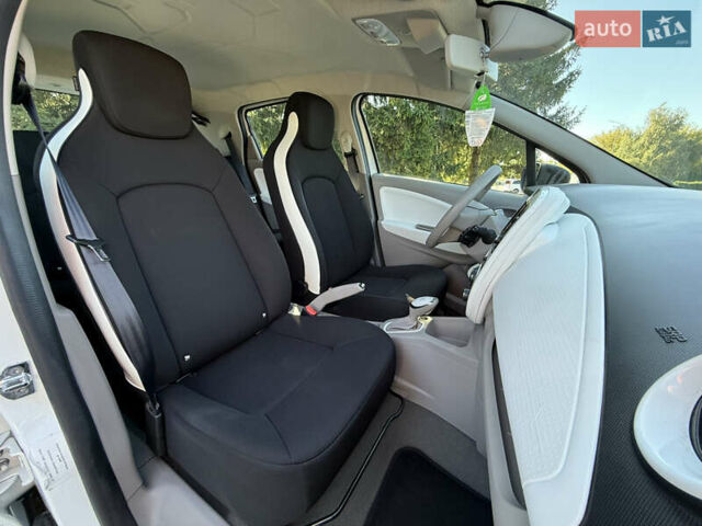 Белый Рено Зое, объемом двигателя 0 л и пробегом 57 тыс. км за 9500 $, фото 11 на Automoto.ua