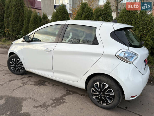 Белый Рено Зое, объемом двигателя 0 л и пробегом 65 тыс. км за 9200 $, фото 13 на Automoto.ua