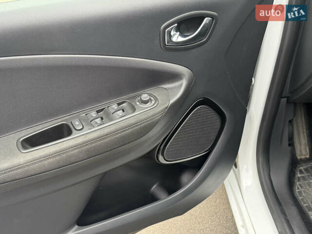 Білий Рено Зое, об'ємом двигуна 0 л та пробігом 91 тис. км за 10600 $, фото 15 на Automoto.ua