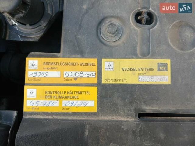 Белый Рено Зое, объемом двигателя 0 л и пробегом 64 тыс. км за 9200 $, фото 44 на Automoto.ua