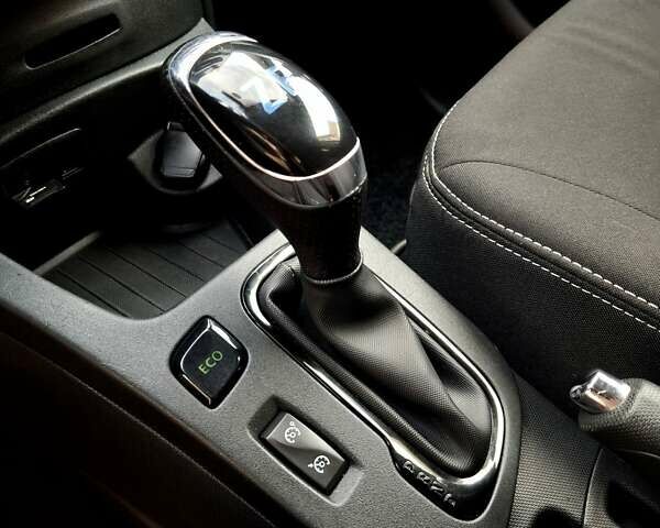 Белый Рено Зое, объемом двигателя 0 л и пробегом 129 тыс. км за 8700 $, фото 40 на Automoto.ua