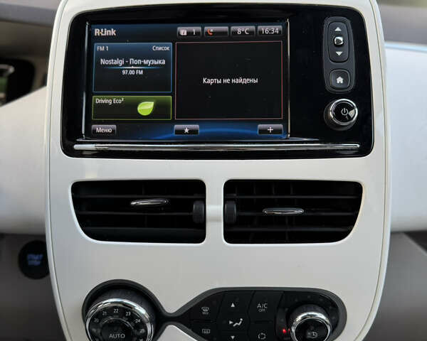 Белый Рено Зое, объемом двигателя 0 л и пробегом 75 тыс. км за 9900 $, фото 44 на Automoto.ua