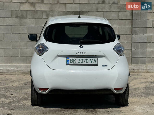 Белый Рено Зое, объемом двигателя 0 л и пробегом 114 тыс. км за 9500 $, фото 5 на Automoto.ua