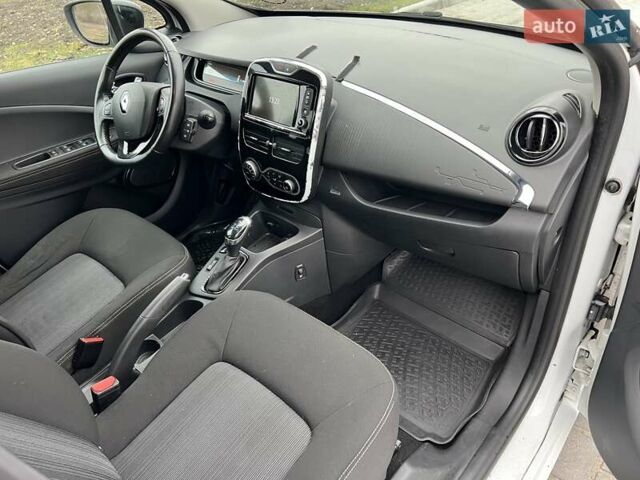 Білий Рено Зое, об'ємом двигуна 0 л та пробігом 116 тис. км за 8650 $, фото 20 на Automoto.ua
