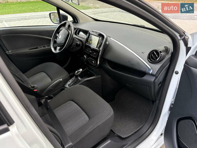 Белый Рено Зое, объемом двигателя 0 л и пробегом 44 тыс. км за 9999 $, фото 8 на Automoto.ua