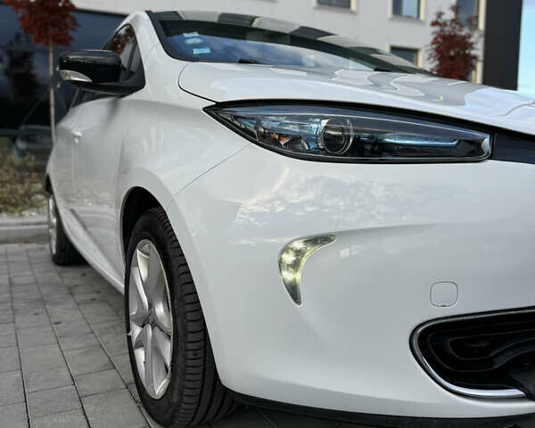 Белый Рено Зое, объемом двигателя 0 л и пробегом 75 тыс. км за 9900 $, фото 18 на Automoto.ua