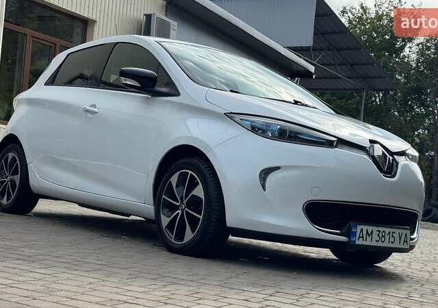 Белый Рено Зое, объемом двигателя 0 л и пробегом 157 тыс. км за 8700 $, фото 23 на Automoto.ua