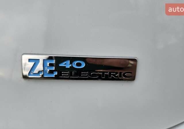 Белый Рено Зое, объемом двигателя 0 л и пробегом 71 тыс. км за 9550 $, фото 20 на Automoto.ua