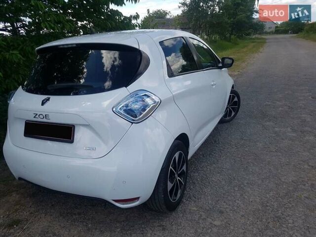 Белый Рено Зое, объемом двигателя 0 л и пробегом 95 тыс. км за 11000 $, фото 11 на Automoto.ua