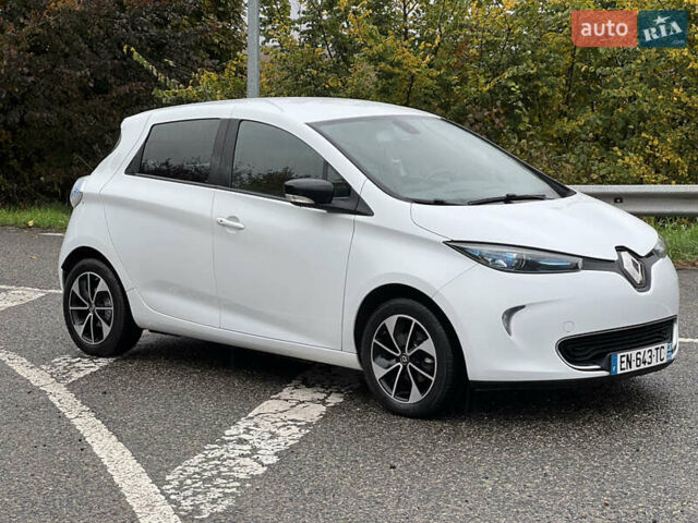 Белый Рено Зое, объемом двигателя 0 л и пробегом 150 тыс. км за 8800 $, фото 1 на Automoto.ua