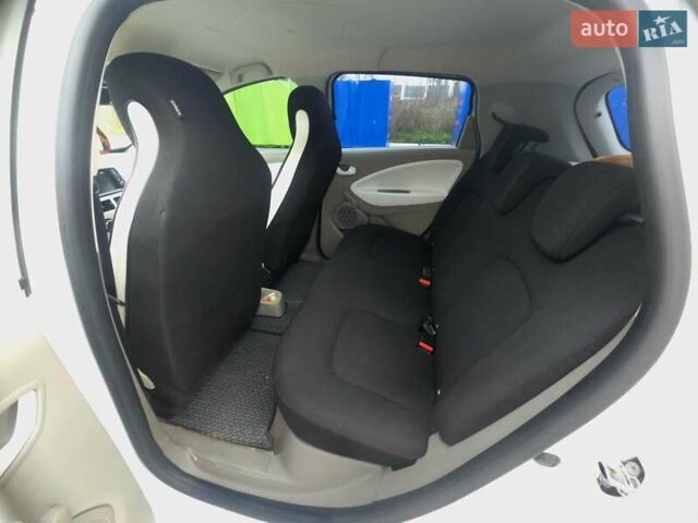 Білий Рено Зое, об'ємом двигуна 0 л та пробігом 125 тис. км за 9000 $, фото 4 на Automoto.ua