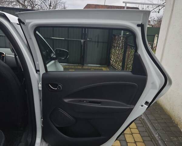 Белый Рено Зое, объемом двигателя 0 л и пробегом 117 тыс. км за 10500 $, фото 7 на Automoto.ua