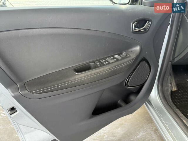 Білий Рено Зое, об'ємом двигуна 0 л та пробігом 57 тис. км за 9499 $, фото 57 на Automoto.ua