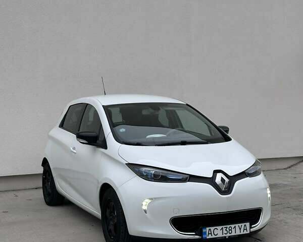 Белый Рено Зое, объемом двигателя 0 л и пробегом 96 тыс. км за 9800 $, фото 2 на Automoto.ua