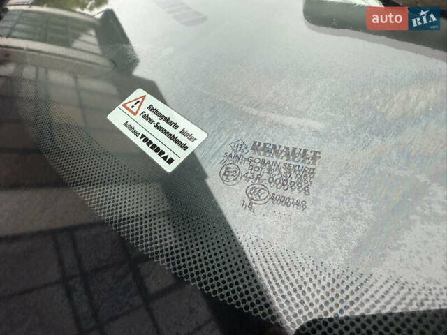 Белый Рено Зое, объемом двигателя 0 л и пробегом 127 тыс. км за 9200 $, фото 60 на Automoto.ua