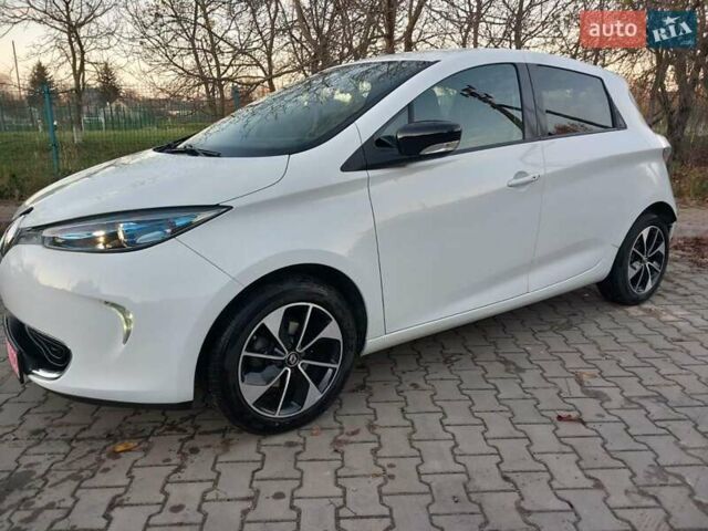 Белый Рено Зое, объемом двигателя 0 л и пробегом 39 тыс. км за 10900 $, фото 3 на Automoto.ua
